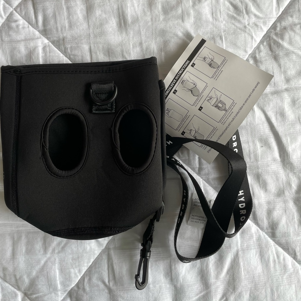 HYDROJUG sleeve with black/white strap